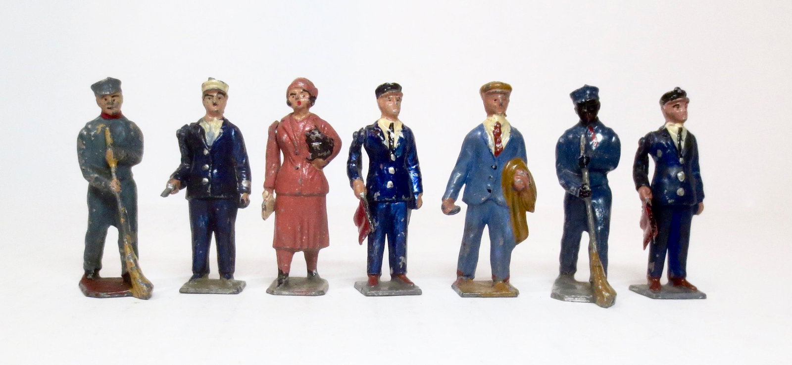 French Railway Train Figures: Train Crew with passengers. Made in France. 54mm. 7 pieces. Excellent condition. Unboxed.