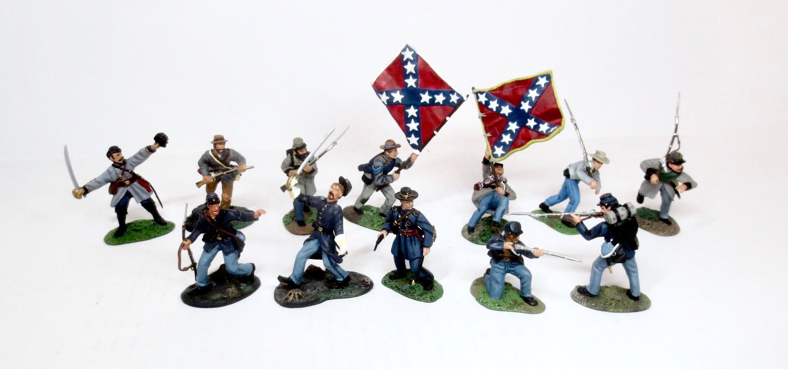 Britains American Civil War Assortment: Union Army and Confederate Army figures in combat. 12 pieces. Excellent condition. Unboxed.