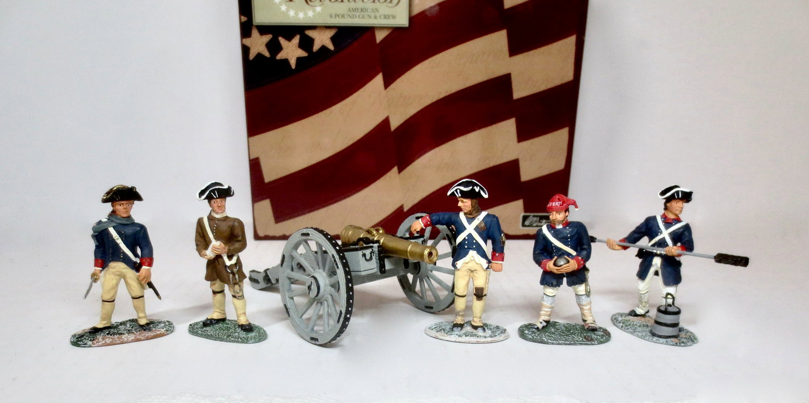 Britains #17285 American 6 Pound Gun & Crew: American Revolution series. 6 pieces. Excellent condition. Box excellent.