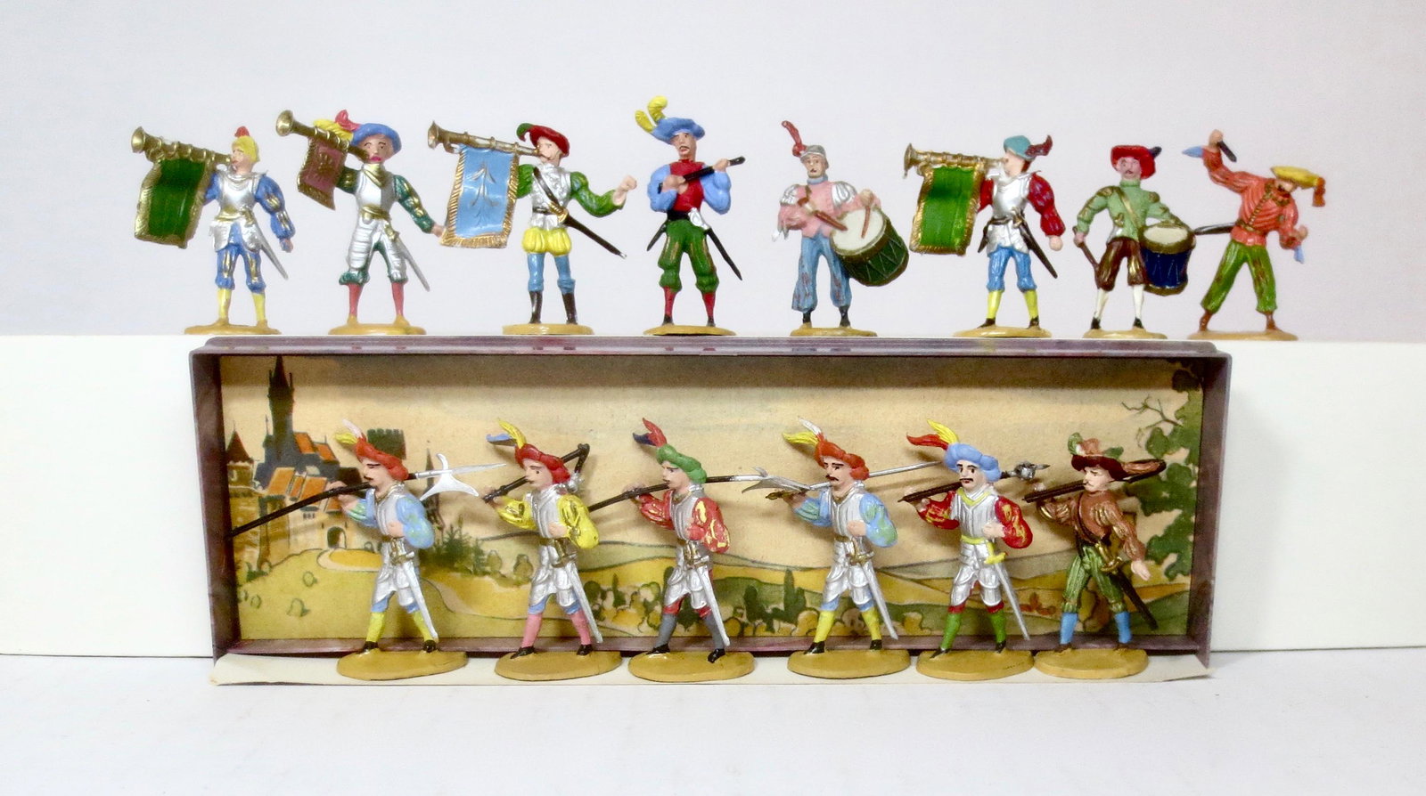 Merten 40mm Medieval Figures: Plastic issues. 14 pieces (six pieces boxed). Mint to excellent condition. Box very good, with wear on plastic window top.
