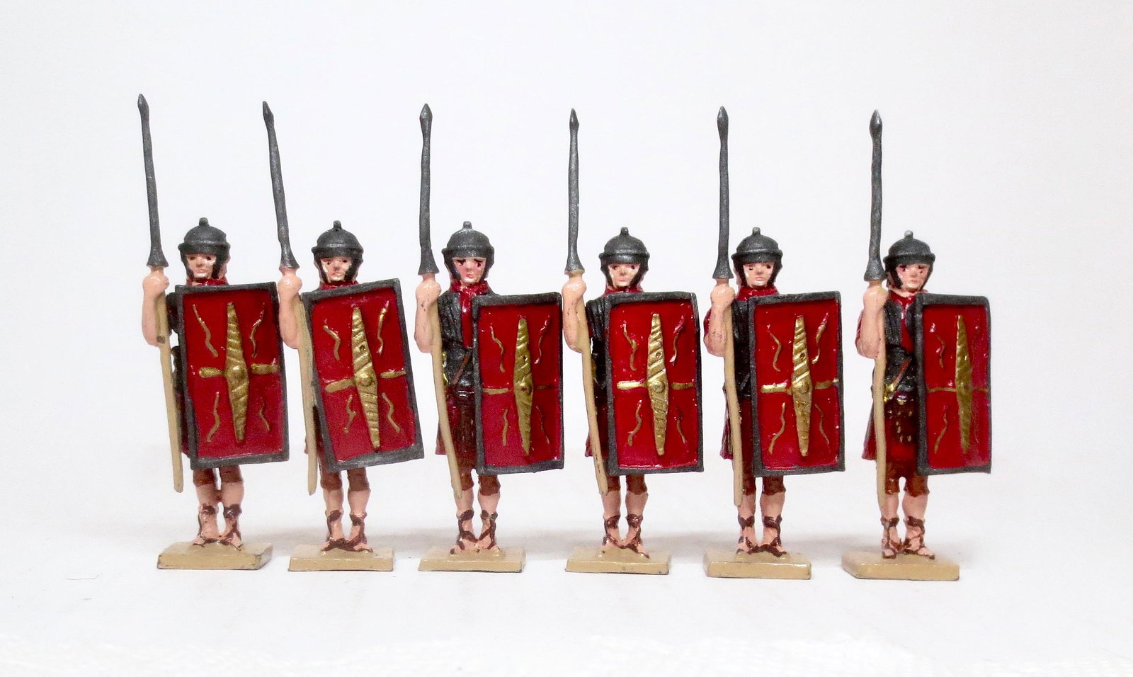 Roman Legion Shield Wall: 54mm scale. Unidentified maker. 6 pieces. Unboxed.