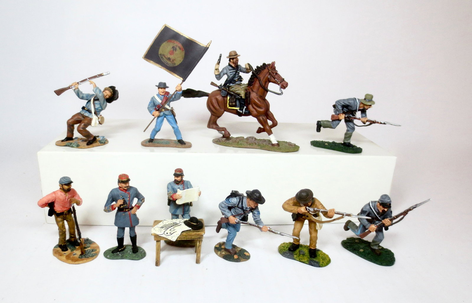 Britains American Civil War Confederates: Mounted and on foot. 11 pieces. Excellent condition. Unboxed.