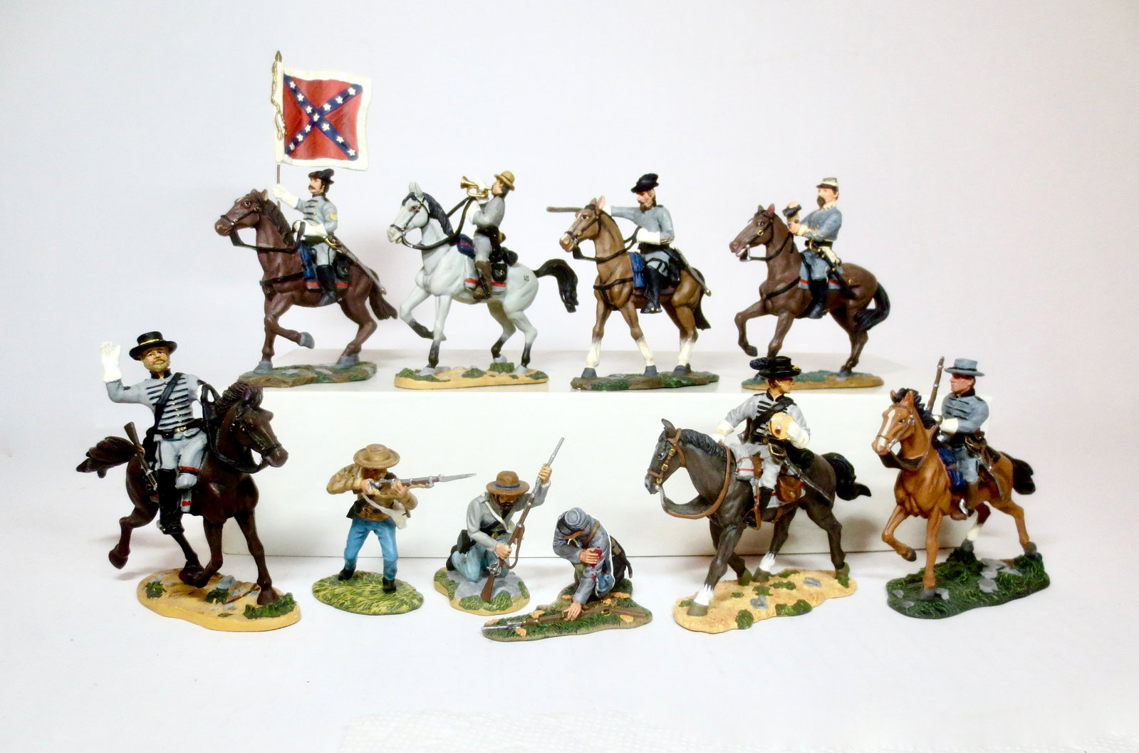 Britains American Civil War Confederates: Mounted and on foot. 10 pieces. Excellent condition. Unboxed.