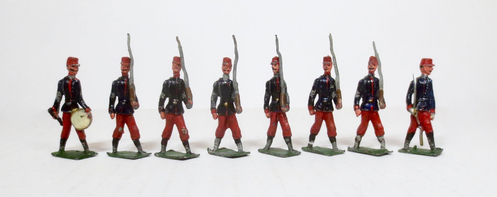 Vintage Demi Ronde French Infantry of the Line: Heyde or similar maker. 45mm. 8 pieces. Very good condition. Unboxed.