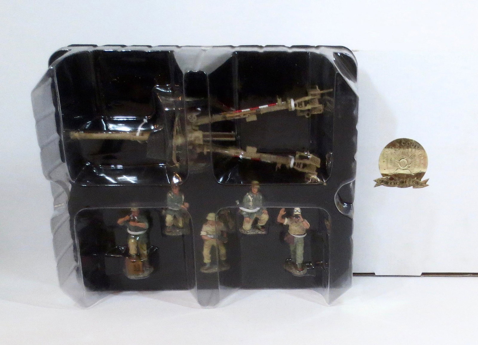 King & Country #AK027 10.5 cm Field Gun: F18 Field Howitzer and crew. Retired set. 6 pieces. New in the box. Box very good, with some shelf wear.