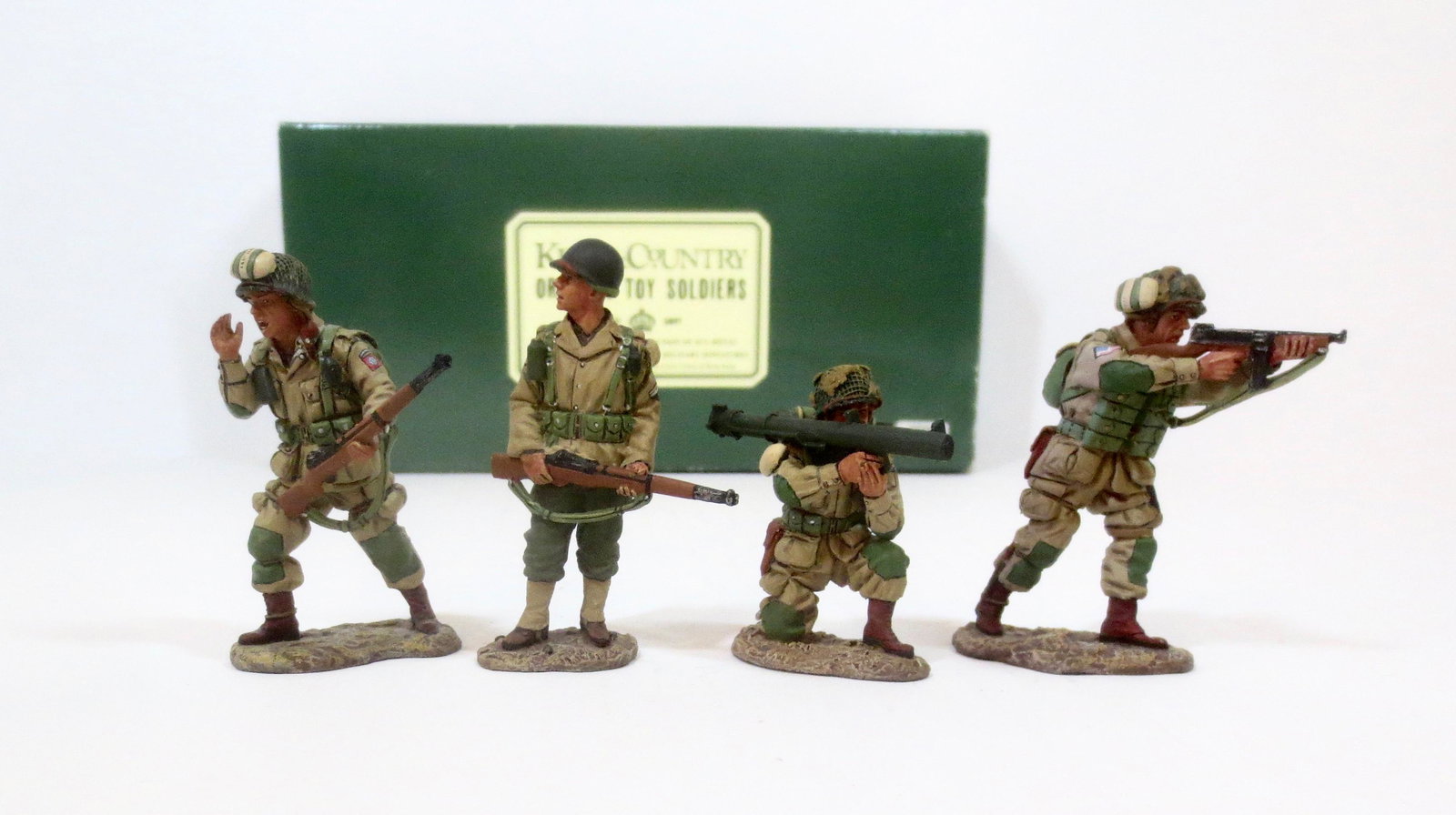 King & Country #DD034 Bazooka Team: Three 82nd Airborne Paratroopers PLUS an 82nd Airborne Glider trooper form a “scratch” bazooka team on the hunt for kraut armour. Retired set. 4 pieces. Excellent condition. Box very good, with so