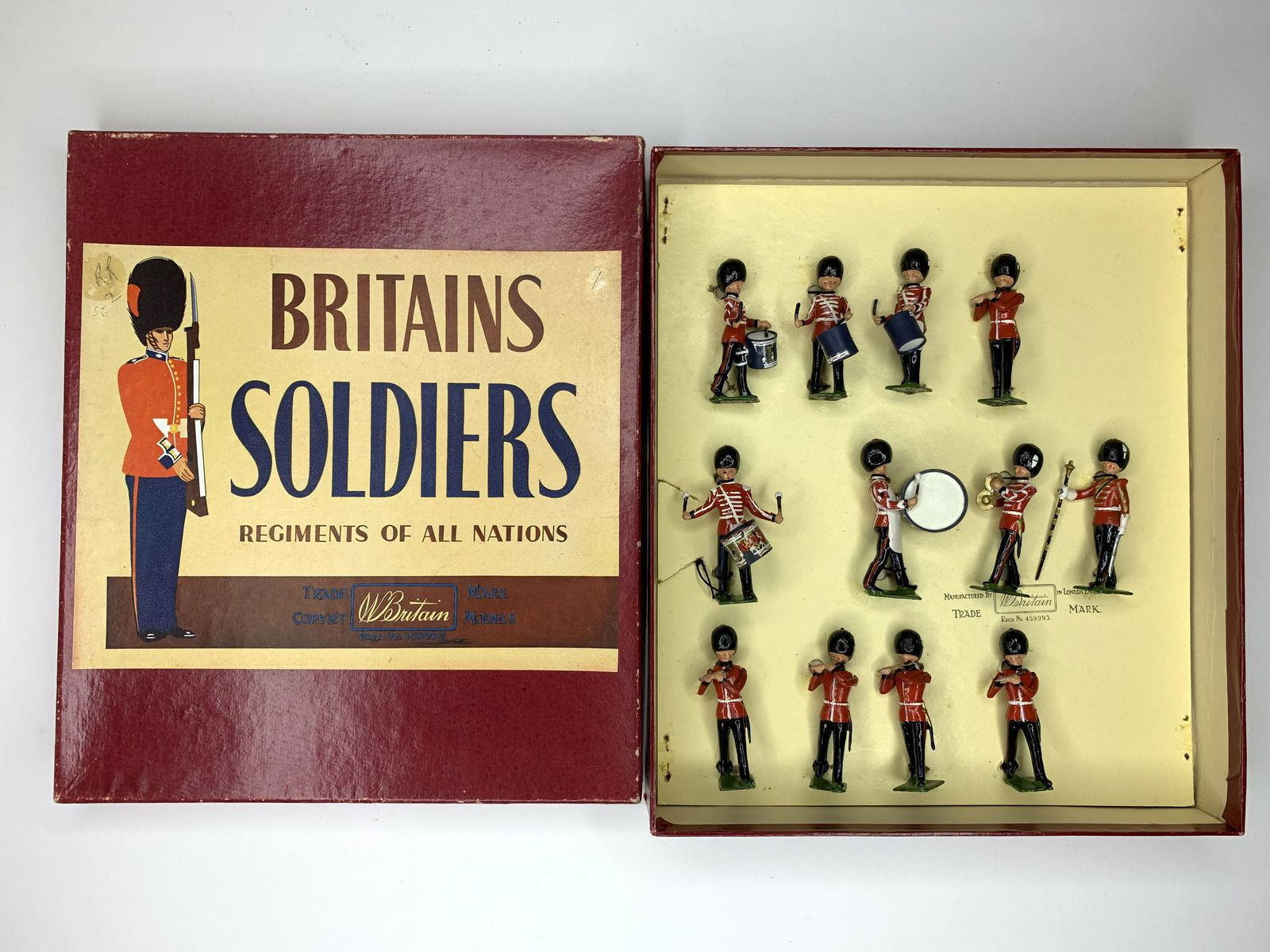 Britains Set #2108 Welsh Guards Drums & Fife (1 of 1)