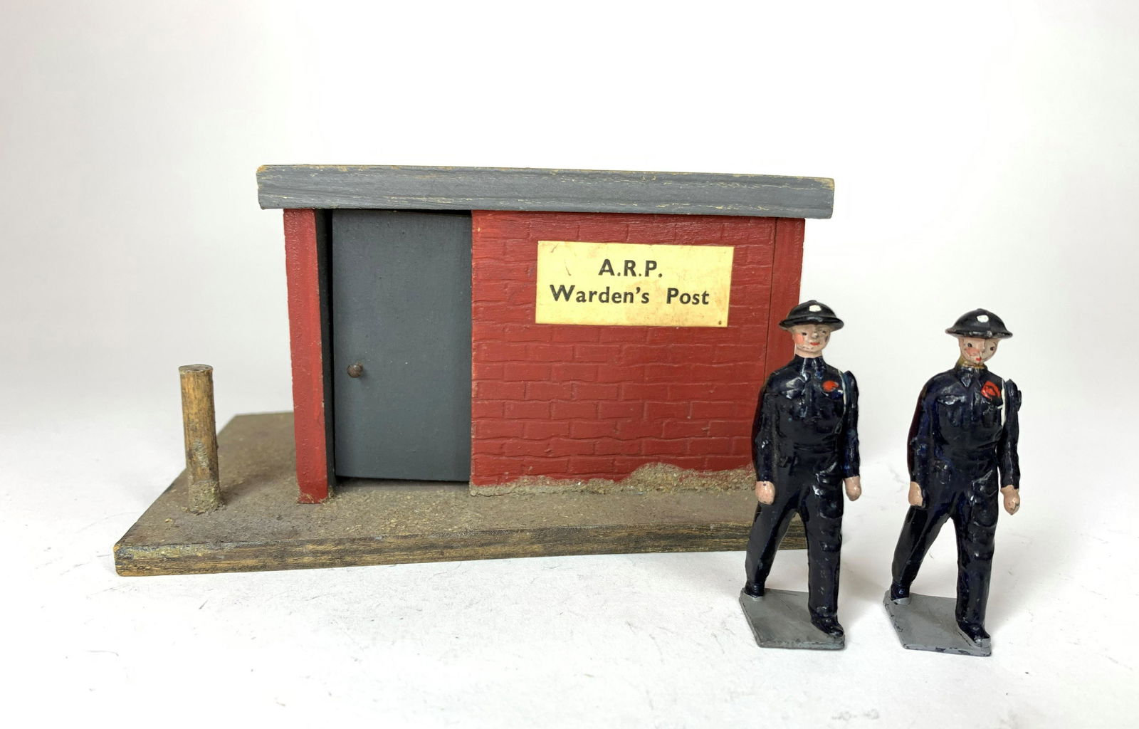 Britains Set #1859 Air Raid Wardens Post (1 of 1)