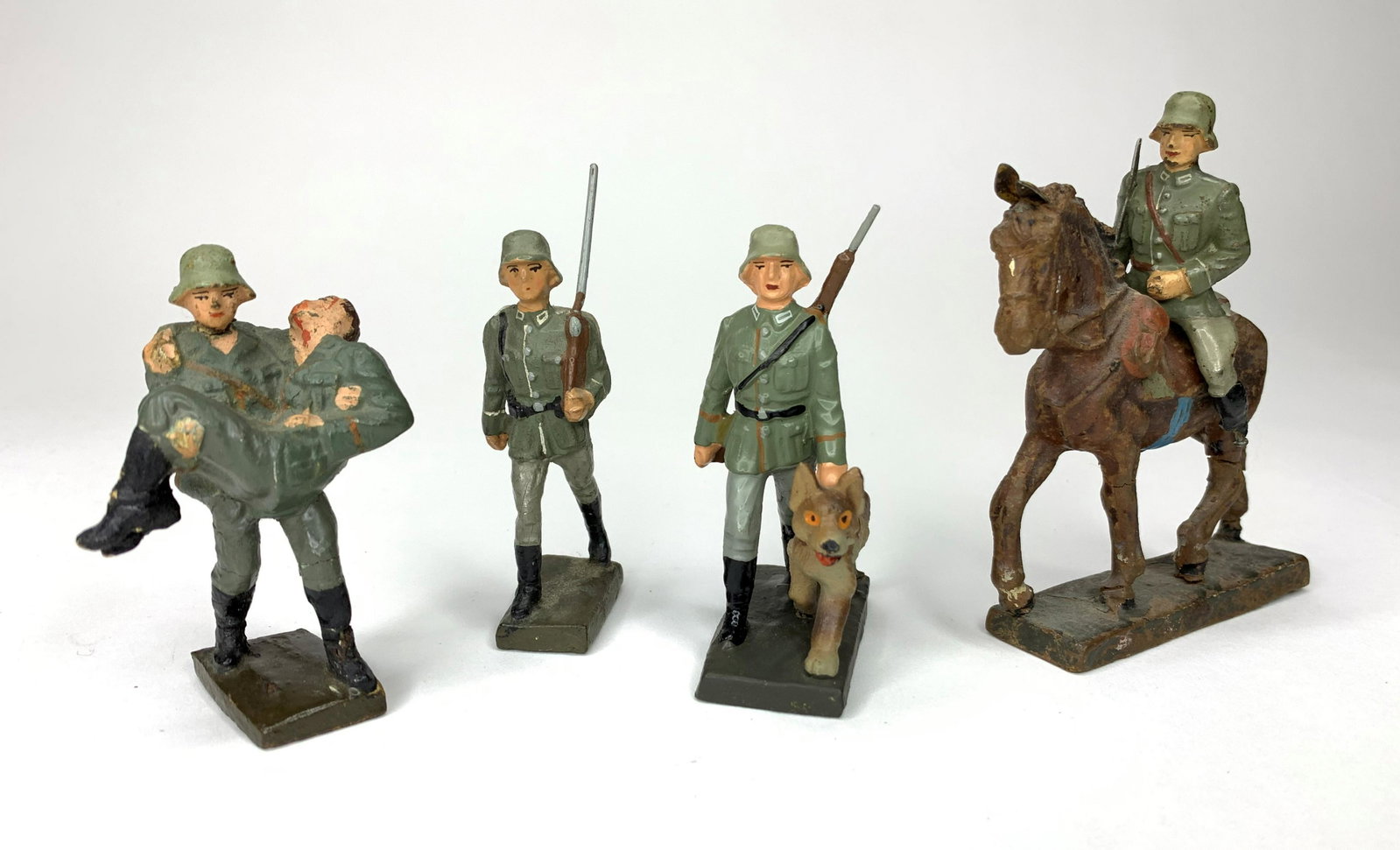 Lineol Assortment: Post War. 4 Pieces. Condition Excellent.