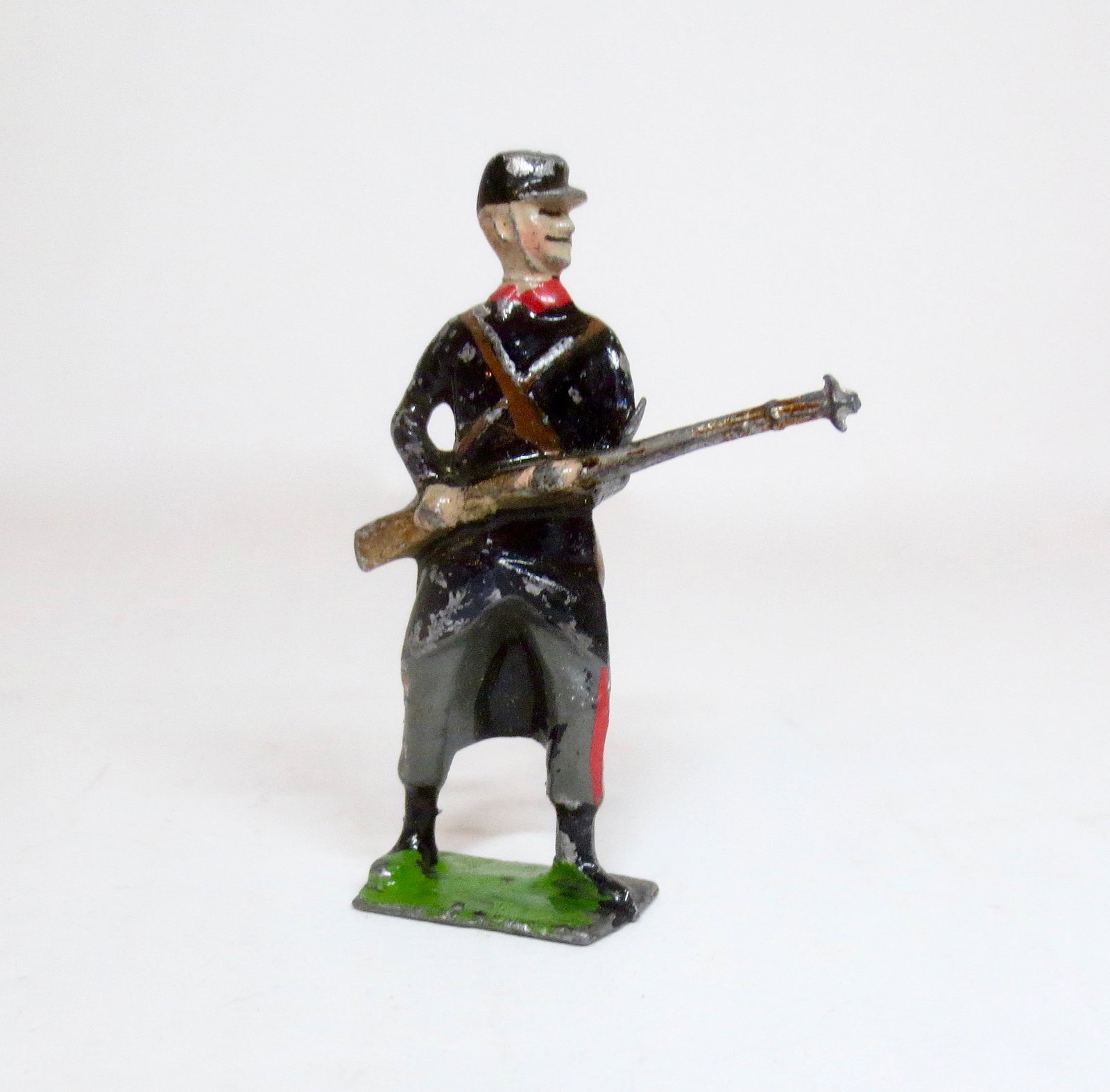 Britains Paris Office Belgian Infantry: Pre War issue. At the ready. 1 piece. Fair condition (missing bayonet). Unboxed.