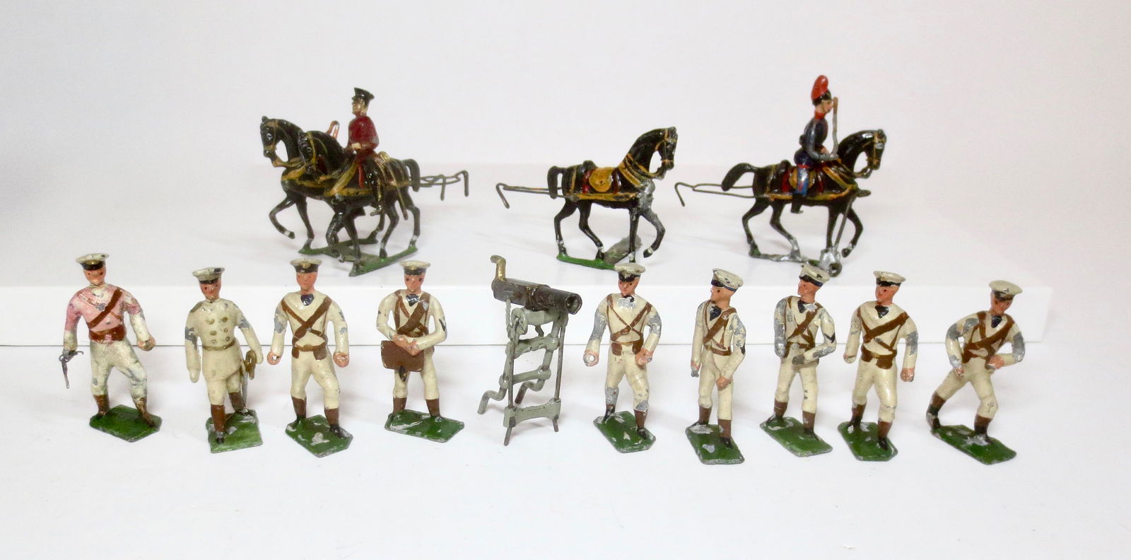Heyde Naval Landing Party: With field gun and unrelated mounted figures. 50mm tall. 14 pieces. Very good to fair condition. Unboxed.
