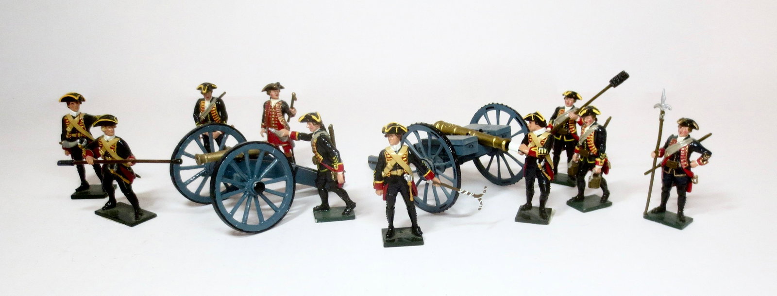 American Revolution Artillery Teams: 12 pieces. 54mm. Excellent condition (one gun loose from cannon wheeled cradle). Unconfirmed maker. Unboxed.