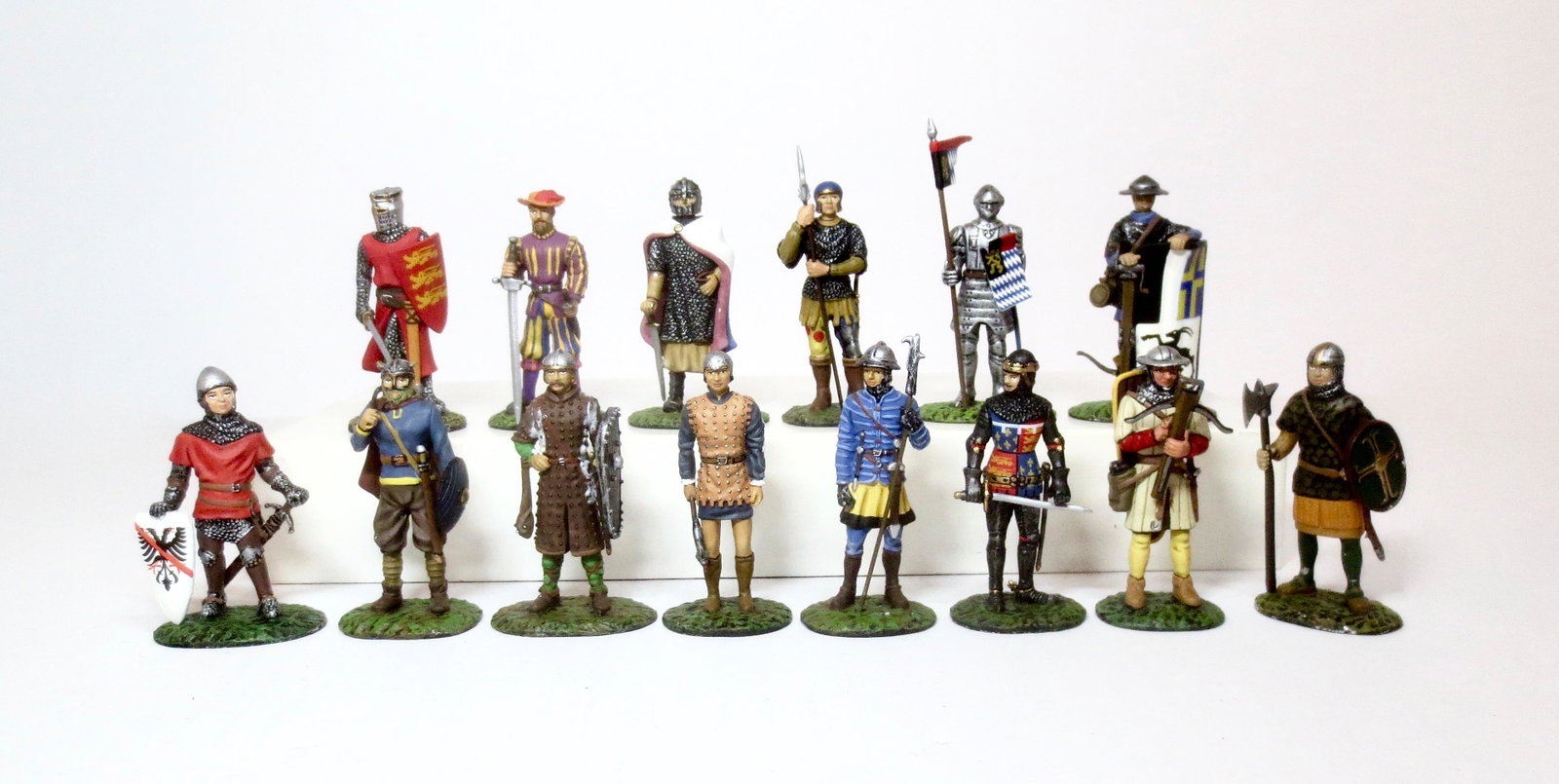 Del Prado Medieval Figures: Assorted soldiers from around the world. 54mm. 14 pieces. Excellent to very good condition. One gun tip missing. Unboxed.