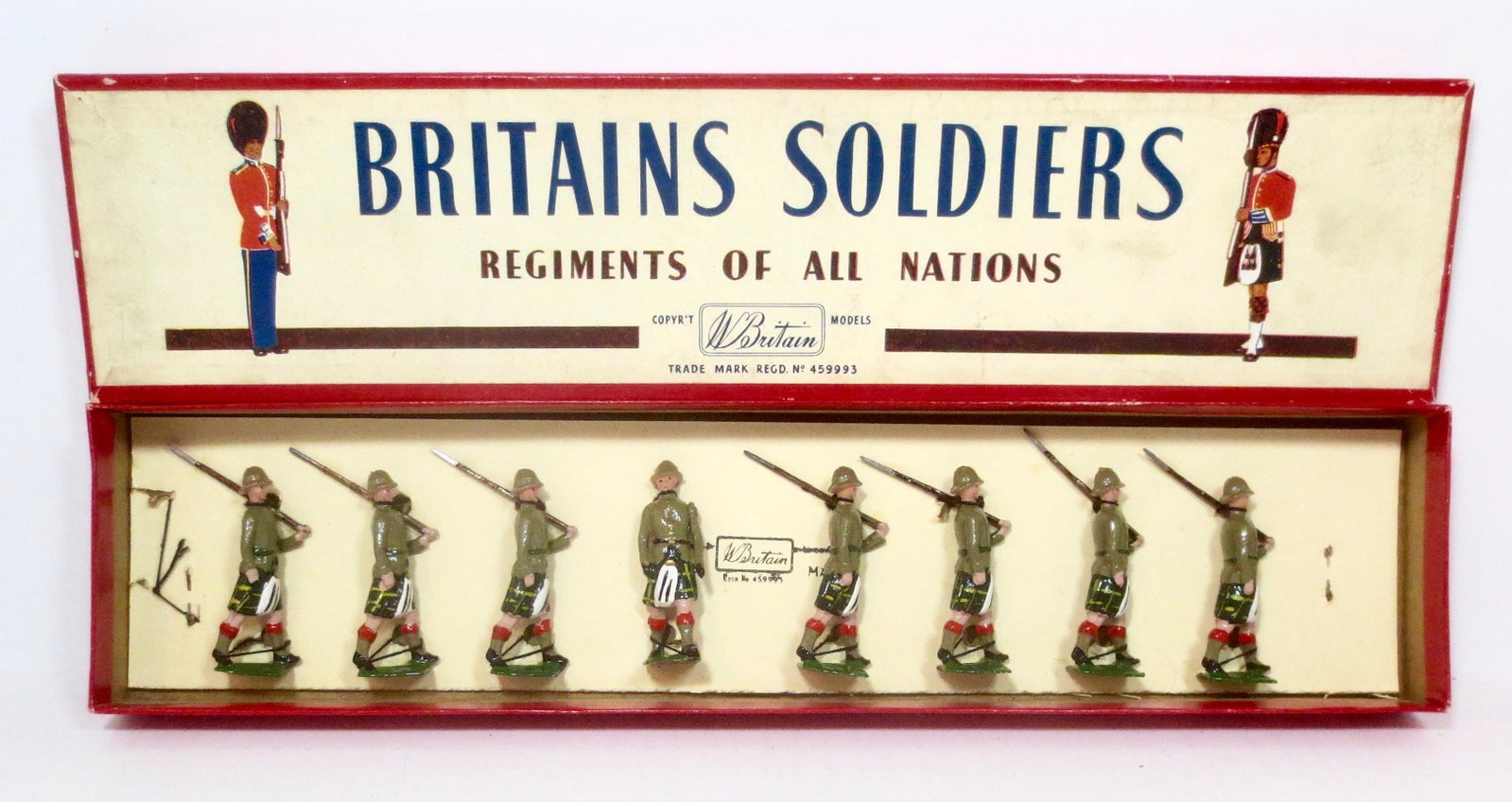 Britains #1901 Cape Town Highlanders: Post War issue. 8 pieces. Mint condition, tied to card in ROAN box. Box excellent (side label slightly damaged).