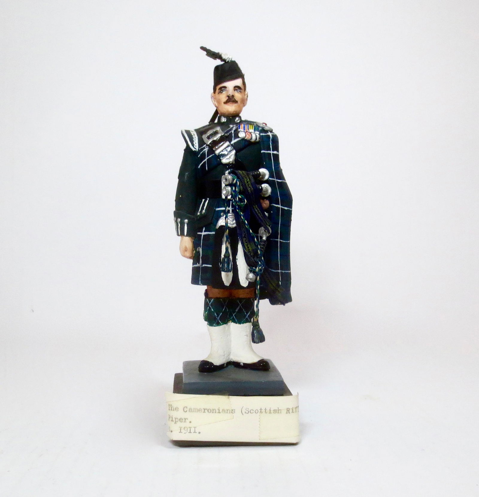 H.F. Willetts Cameronians Scottish Piper 1911 (1 of 1)
