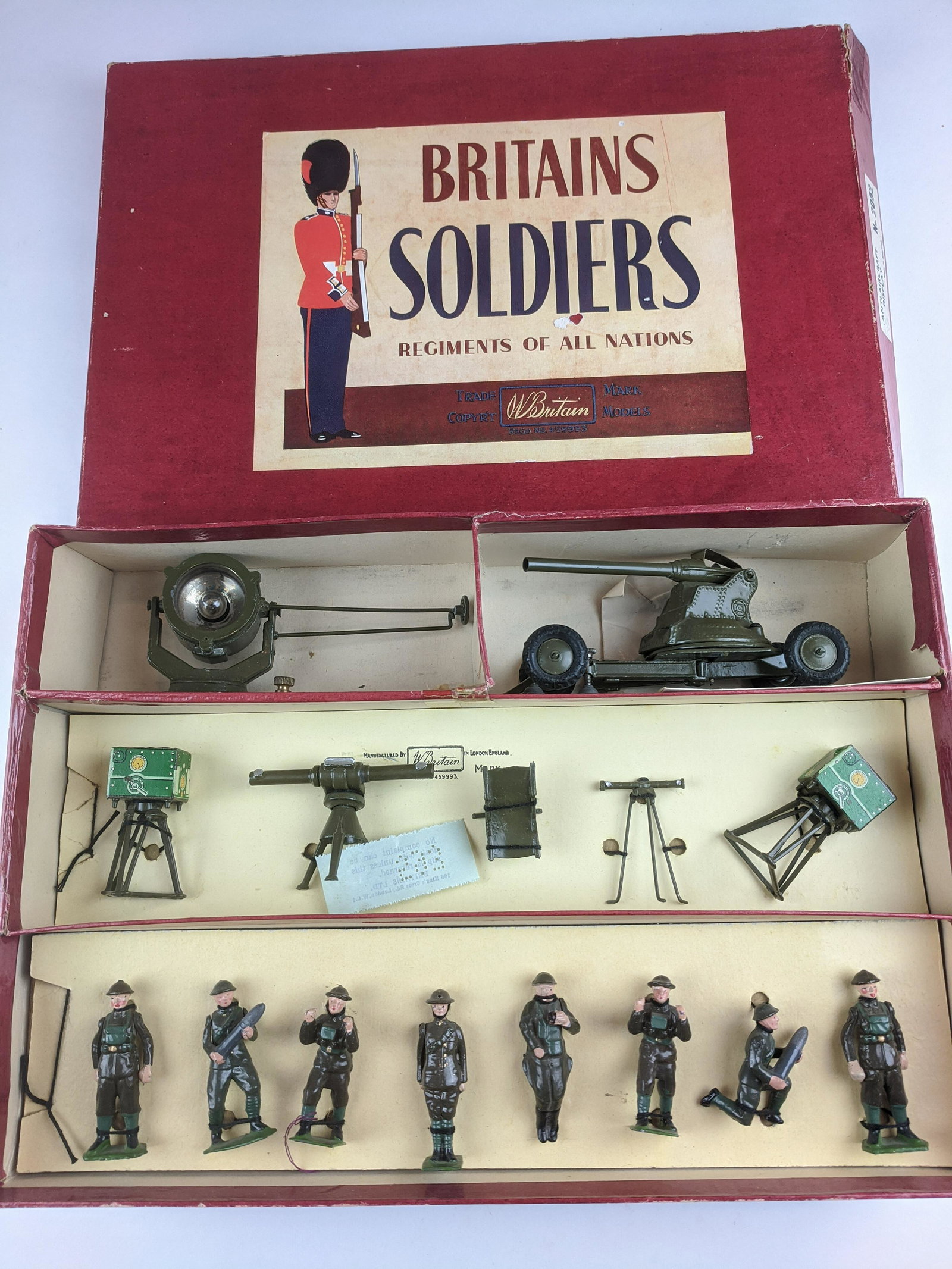 Britains #2052 Anti-Aircraft Display: 15 Pieces Condition Excellent Box Excellent Post War