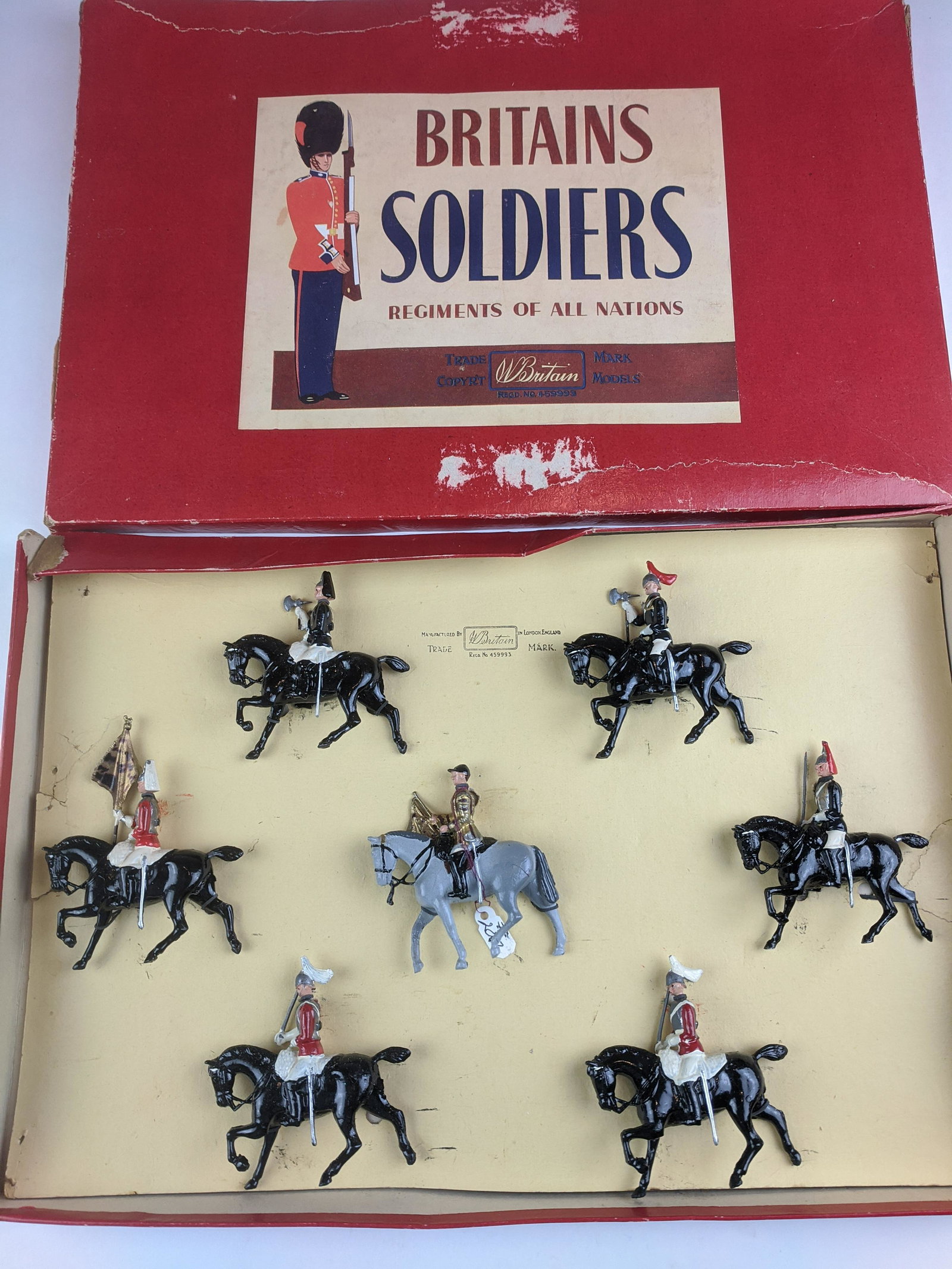 Britains #2067 Sovereigns Standard W/Trumpeter: 7 Pieces Condition Very Good Box Very Good Post War