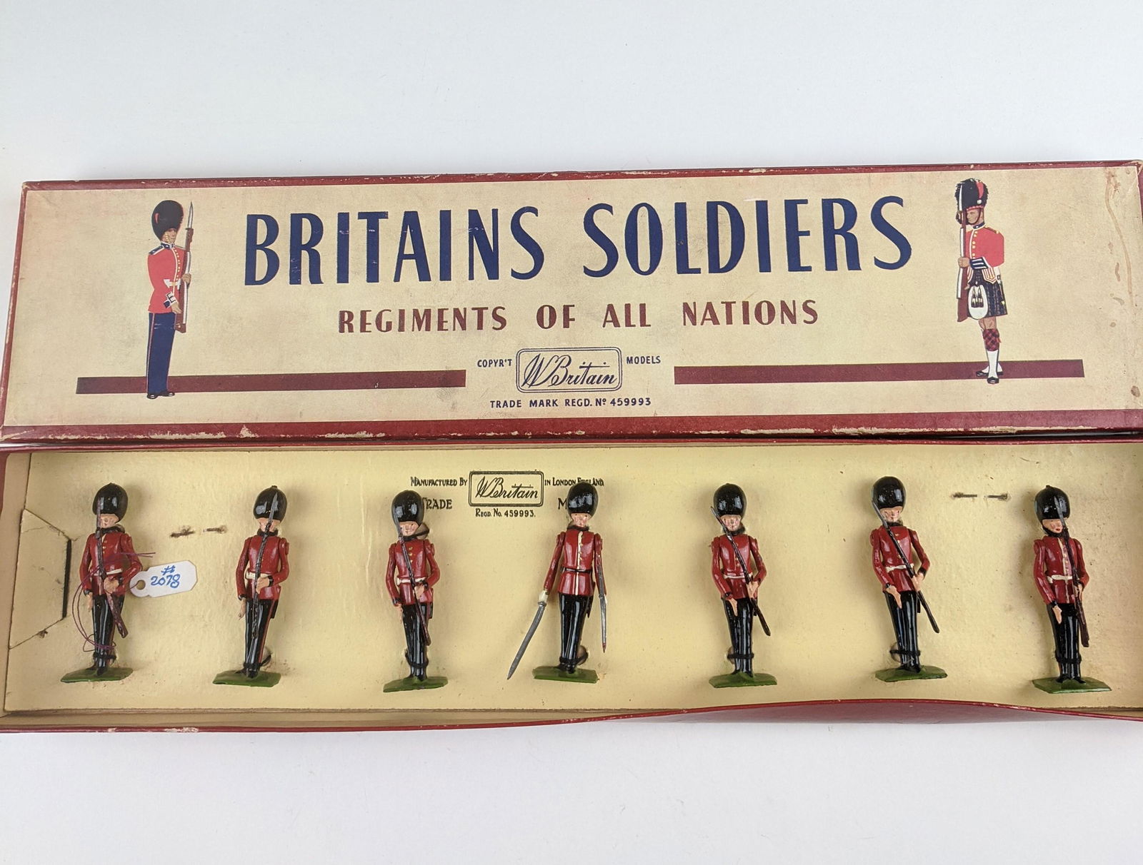 Britains #2078 Irish Guards Present Arms (1 of 1)