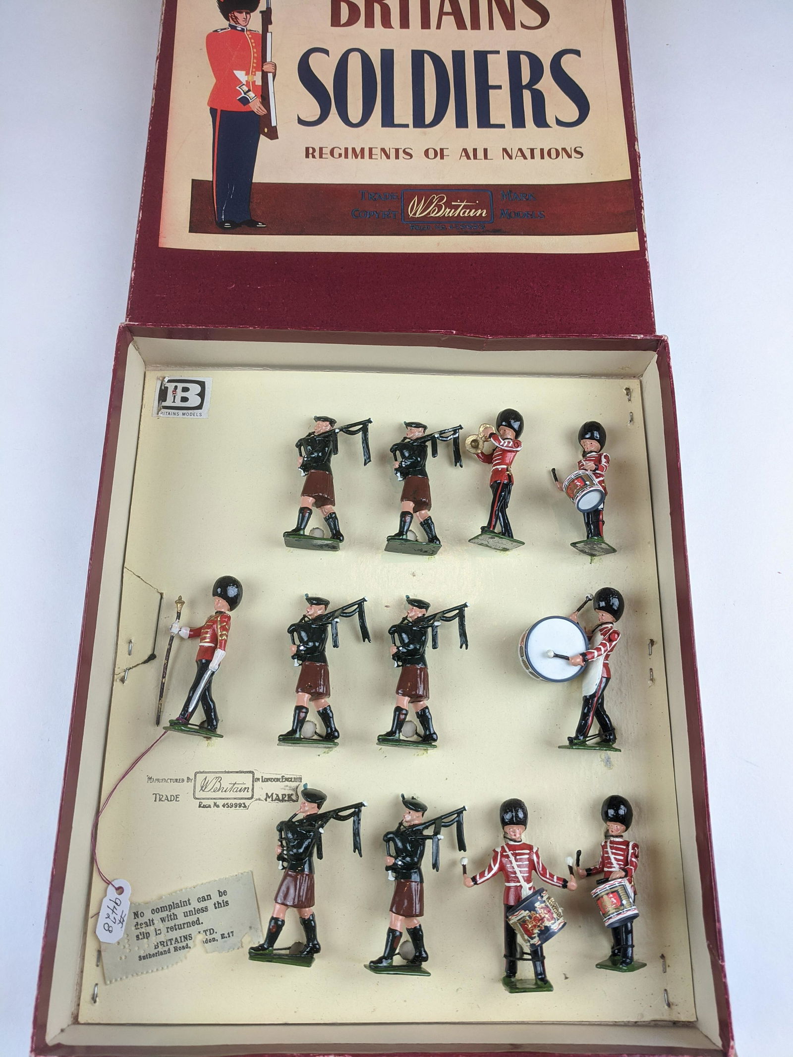 Britains #9428 Irish Guards Pipes & Drums (1 of 1)