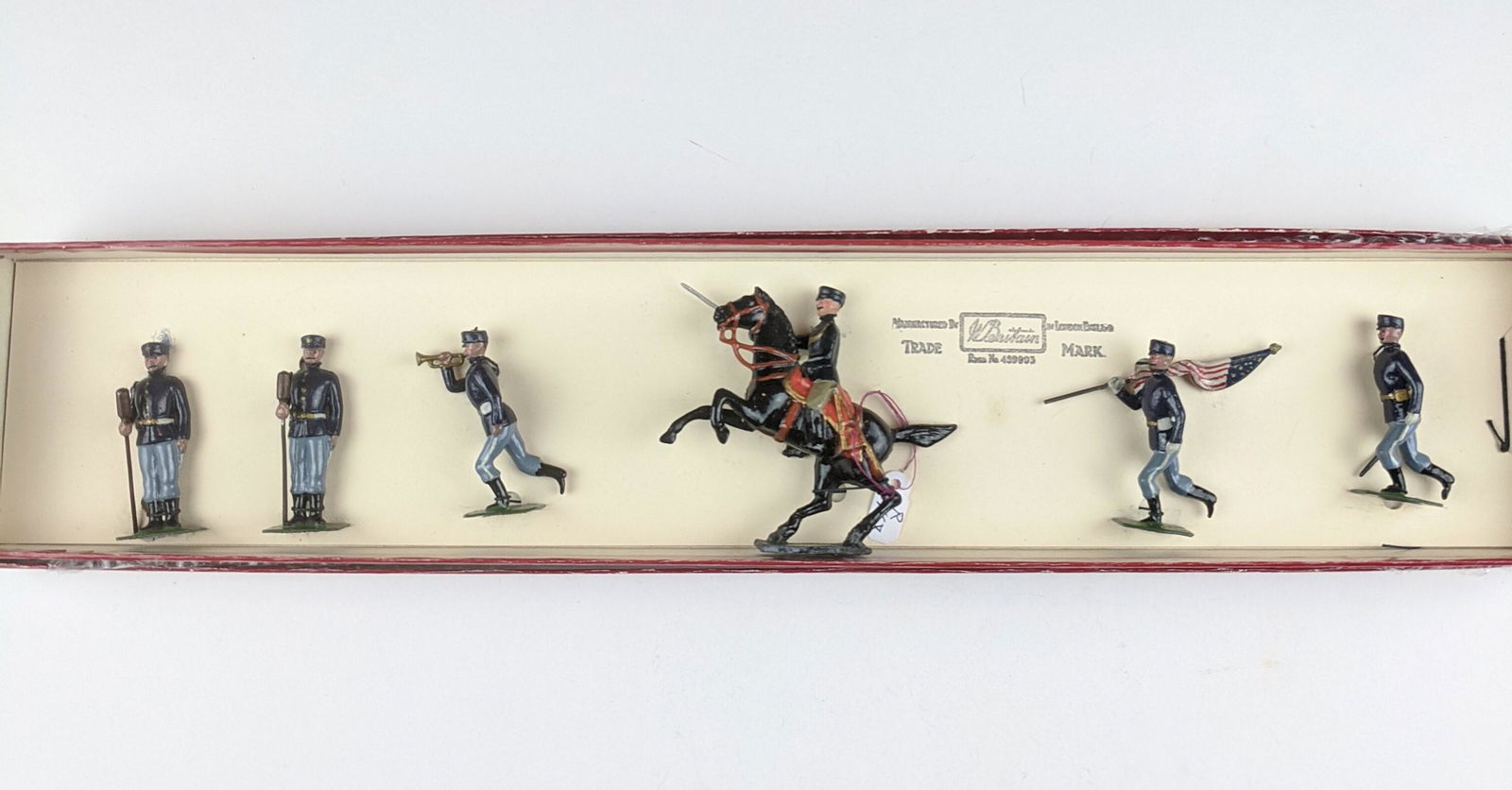 Britains Beiser Running In Blue (1 of 1)