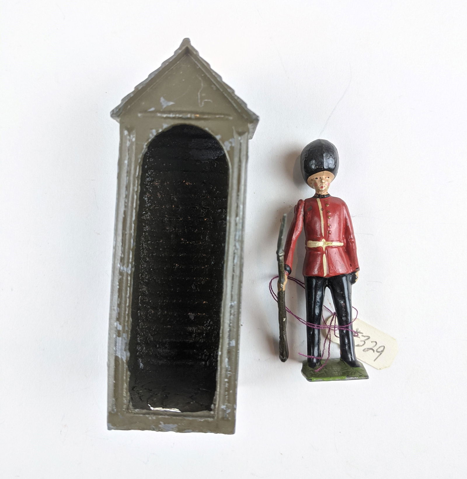 Britains  Sentry And Box (1 of 1)