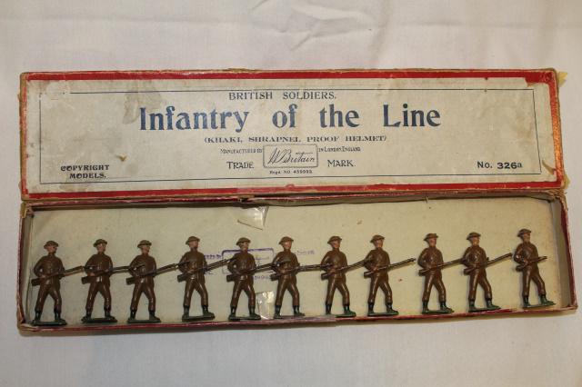 Britains #326a 2nd Grade Infantry of the Line (1 of 1)