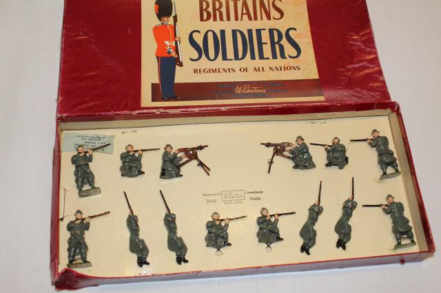 Britains set #1383 Belgian Infantry firing (1 of 1)