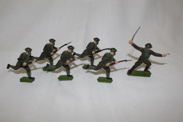 Britains set #1613 British Inf. Service Dress (1 of 1)