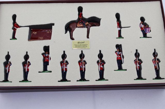 Britains #00105 Queen's Co. Grenadier Guards (1 of 1)