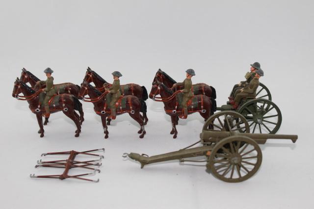 Lancer WWI Horse Artillery at Halt: 10 pcs., 54 mm, 6 horses - 3 with drivers, gun, limber, 2 seated gunners (steel helmets). G/VG. paint chips mostly on horses' legs. No box.