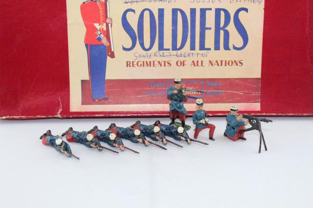 From Britains set #2095 French Foreign Legion: 9 pcs. post-war, 54 mm, 6 lying, 1 standing, 1 kneeling with machine gun, kneeling officer with binoculars. Figures excellent, with F box (wrong ROAN box - for Queen's Royal Regiment #2086), missing p