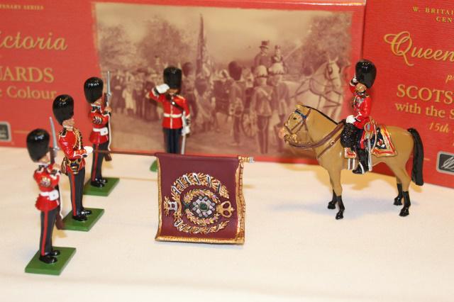 Britains #s 5991, 5993 Queen Victoria Presenting (1 of 1)