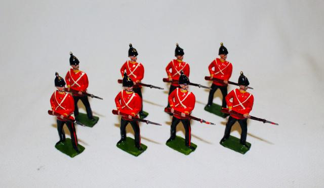 From Britains Set #16 East Kent Regiment: Prewar (1934-41) 8 troopers on guard with rifles. 8 pieces. Condition excellent. No box.