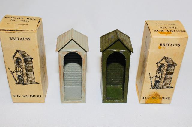 Britains Set #329 Sentry Boxes (1 of 1)