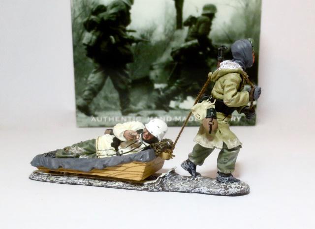King & Country #WS084 “Winter Sledge”: A well-wrapped up “Soldaten" pulls one of his wounded colleagues to a battlefield aid station. Retired set. 1 piece. Mint condition. Box excellent.