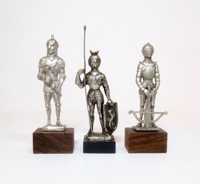 Medieval Knights: Measuring 3.25" to 4.25" tall. 3 pieces. Excellent condition. Unboxed.