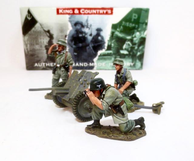 King & Country #FJ007-07 “Anti Tank Gun Set”: Three FJ operate an easily air-portable 37mm anti tank gun. Retired set. 3 pieces. Mint condition. Box excellent.