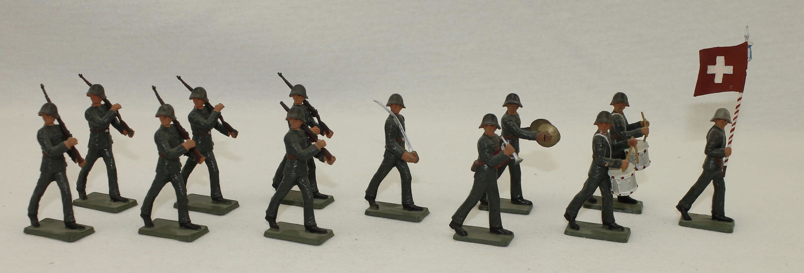 Starlux Lot Swiss Army Marching (1 of 2)
