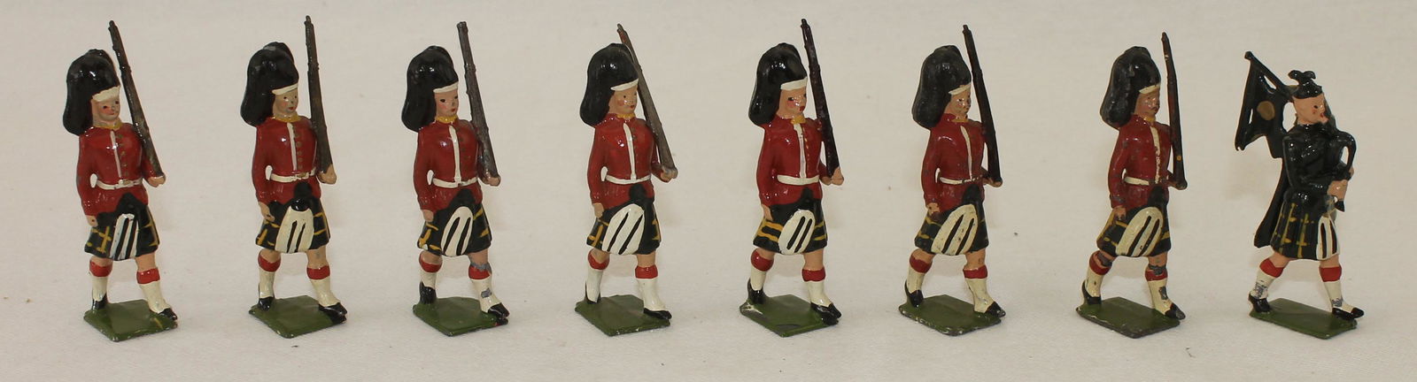 Britains From #77 Gordon Highlanders with Piper (1 of 1)