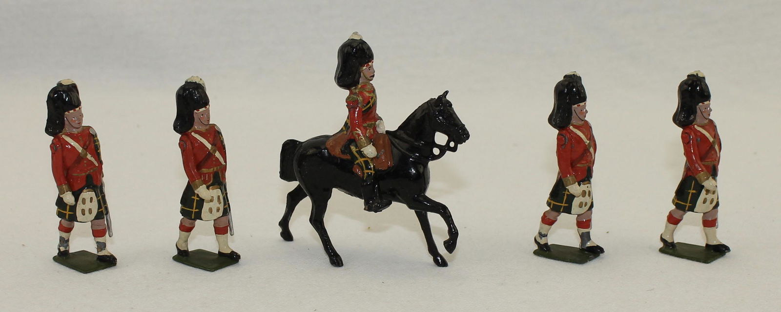 Britains #437 Gordon Highlander Officers (1 of 2)