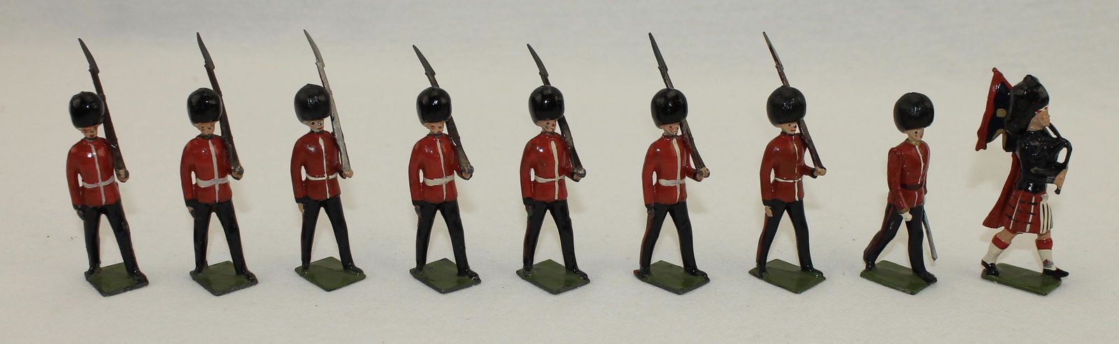 Britains From #75 Scots Guards with Piper (1 of 2)