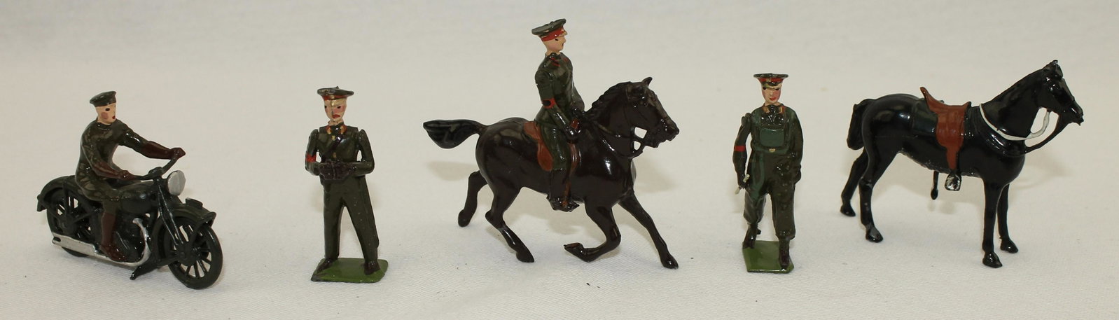 Britains #1907 Staff Officers Service Dress: Post War. Mounted and Foot with Dispatch Rider. 5 Pieces. Condition Excellent. No Box.
