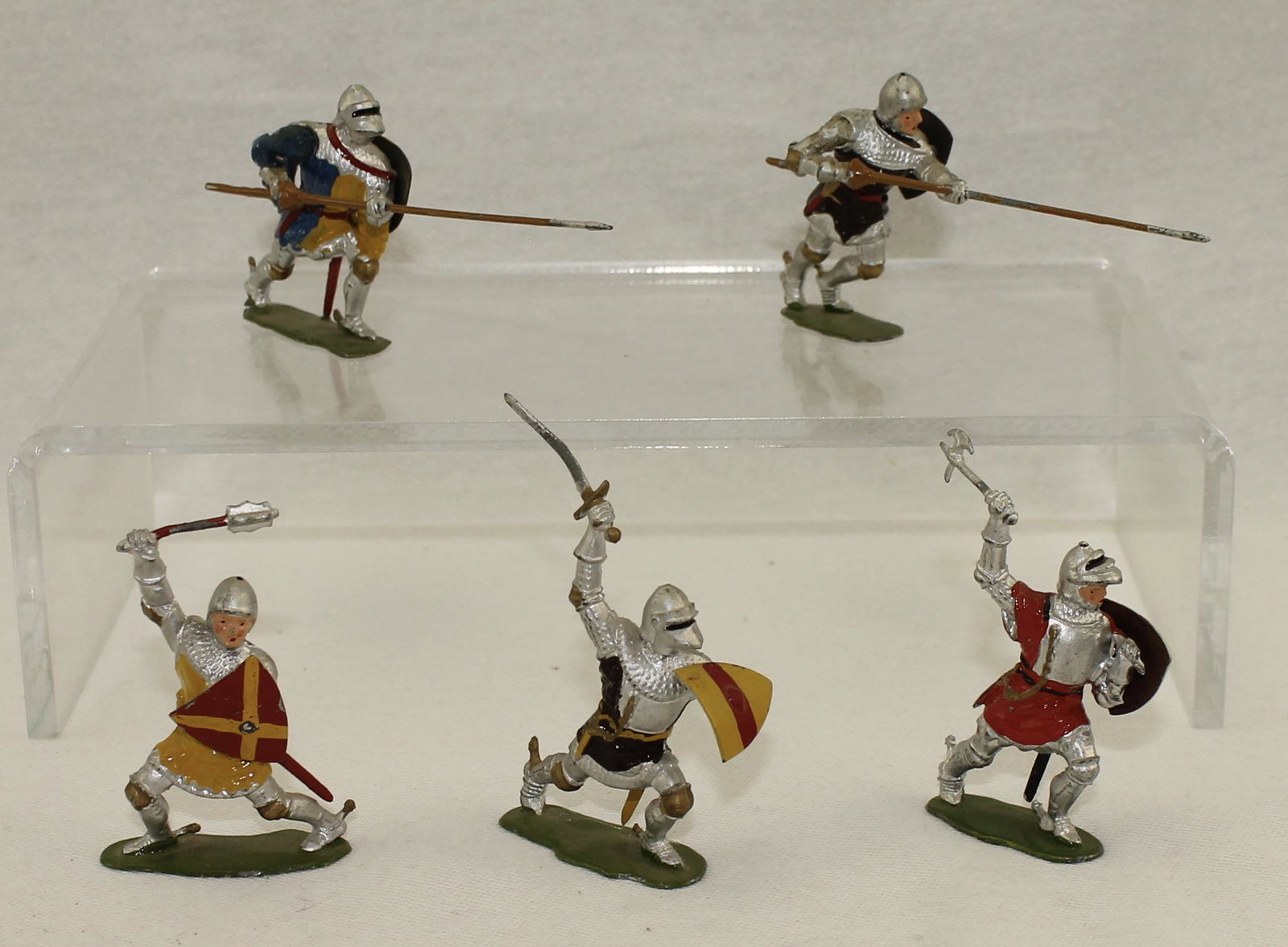 Britains #1664 Agincourt Knights on Foot: Post War. 5 Pieces. Condition Excellent. No Box.