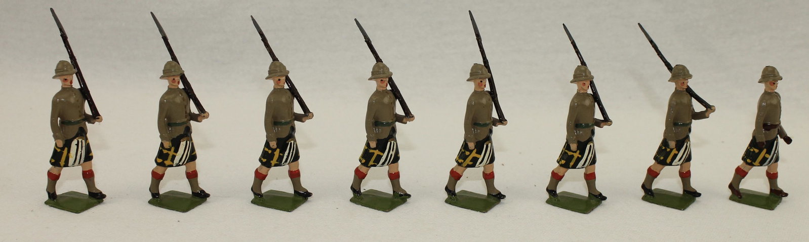 Britains #1901 Cape Town Highlanders: Post War. 8 Pieces. Condition Excellent. No Box.