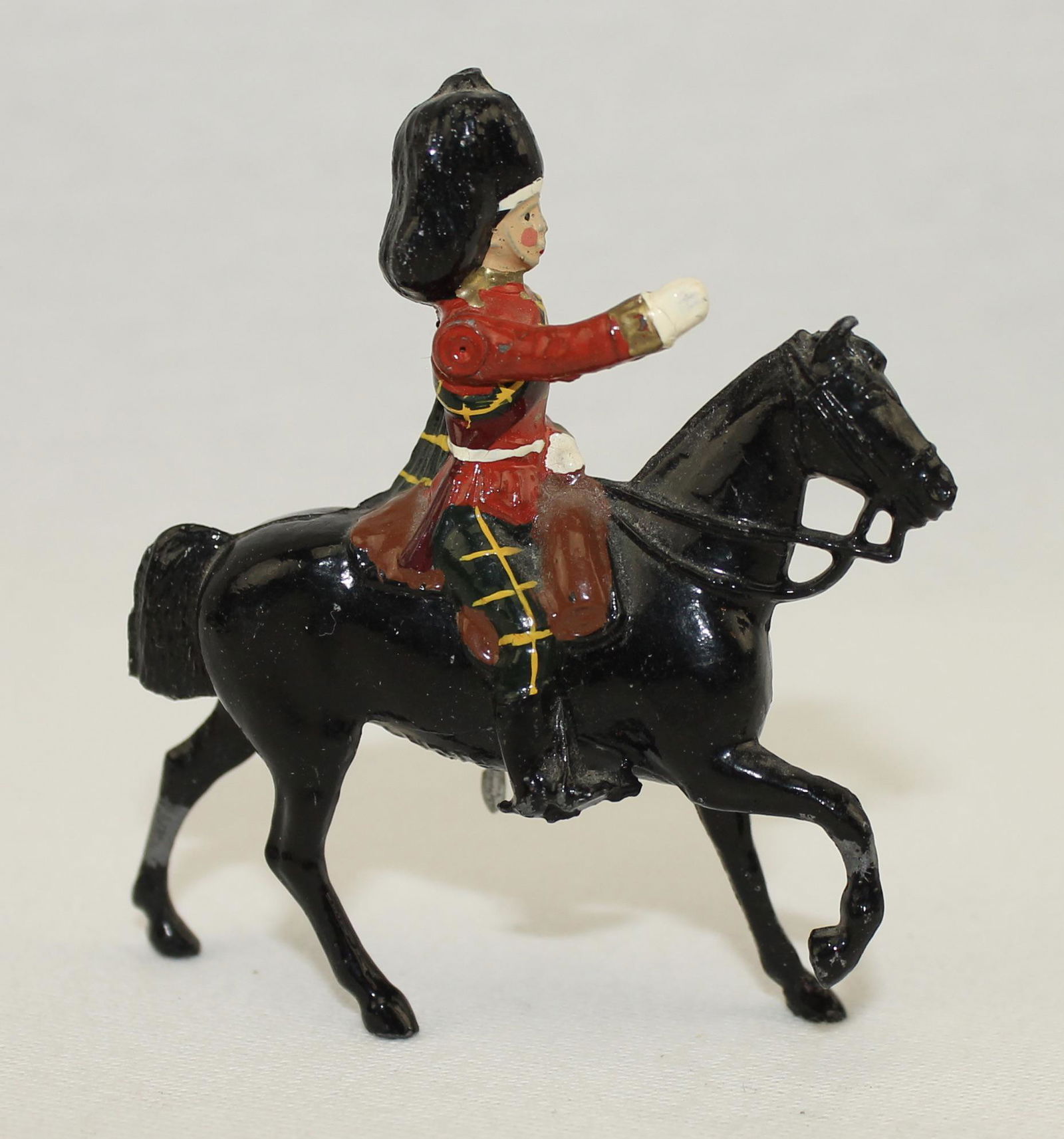 Britains #2168 Gordon Highlander Officer (1 of 2)
