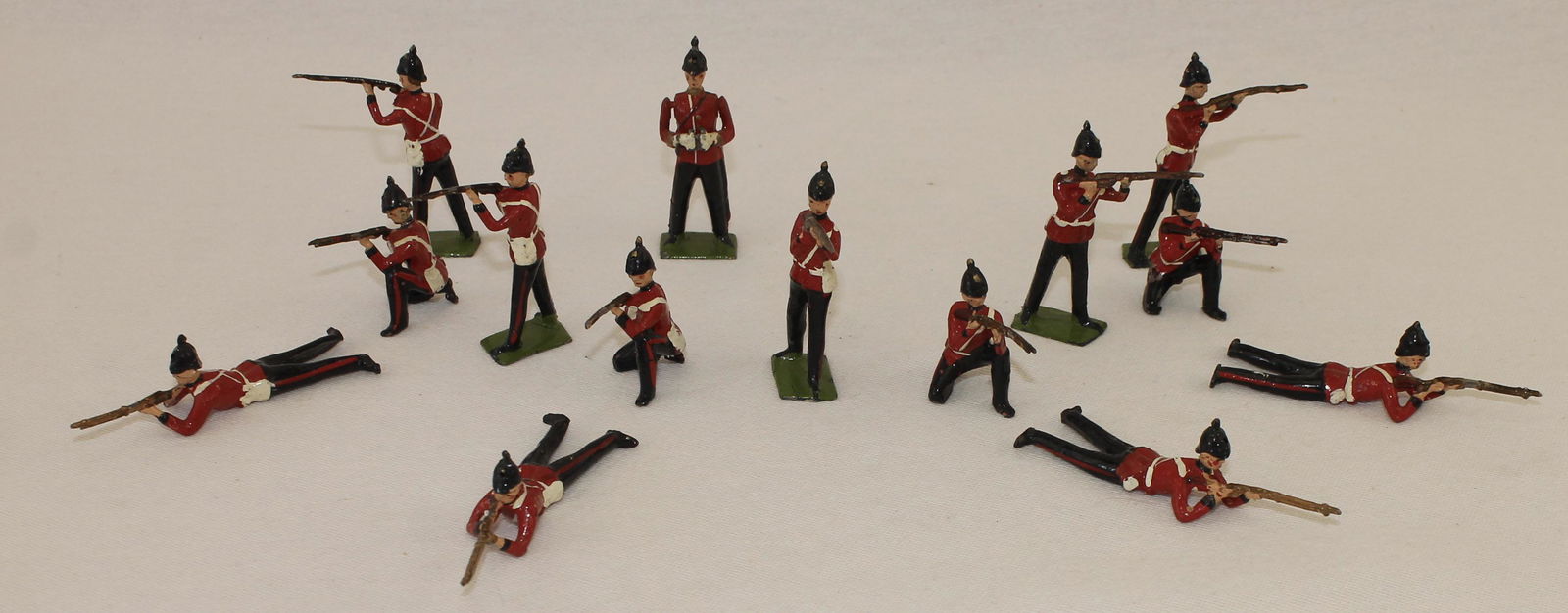 Britains #2086 Queen's Royal Regiment (1 of 2)