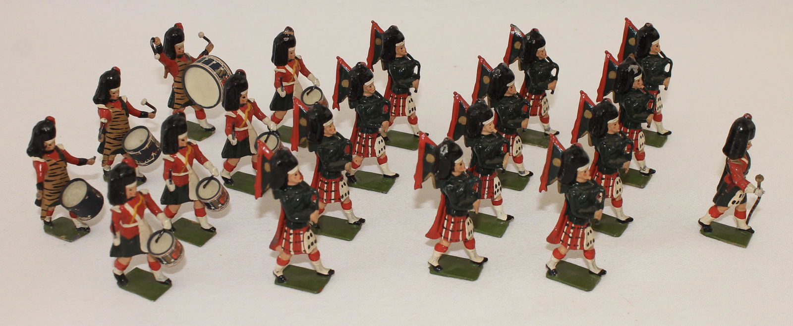 Britains #2109 Pipe Band of the Black Watch (1 of 2)