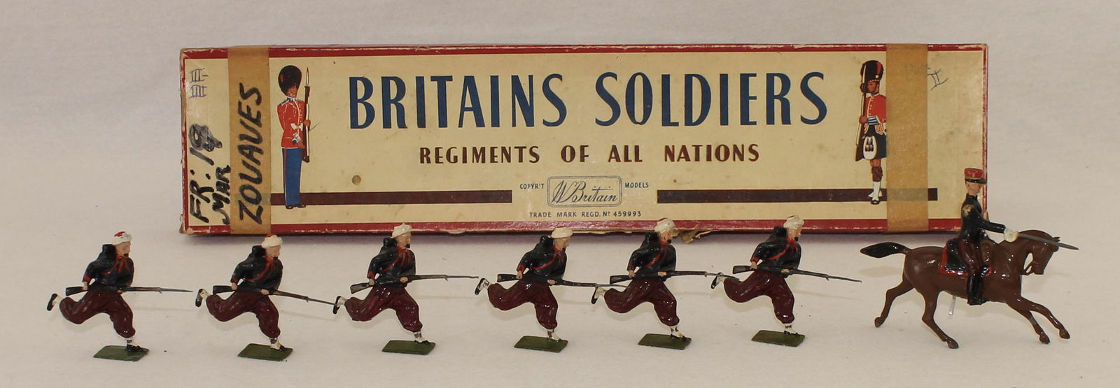 Britains #142 Zouaves with Mounted Officer (1 of 2)
