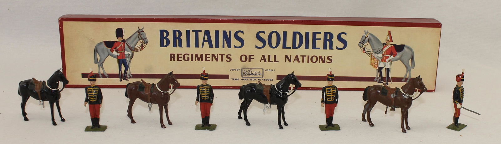 Britains #182 11 Hussars Dismounted (1 of 2)