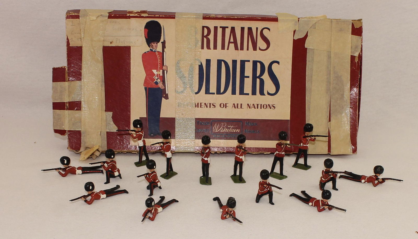 Britains #1327 Grenadier Guards Lying Kneeling (1 of 3)